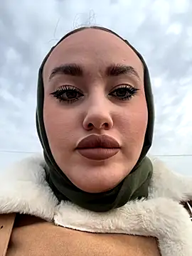 KiraSunshine online show from 10.27.25