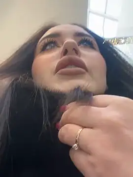 KiraSunshine online show from 12.19.25