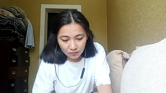 LinneaHyles online show from 10.31.25