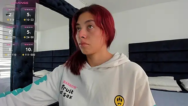 Snapshot of melanie_roux__ chatting on 02.04.26 melanie roux online show from 02.04.26