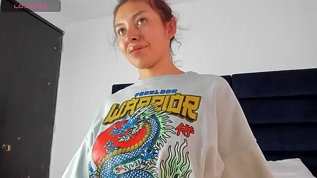 Snapshot of melanie_roux__ chatting on 02.07.26 melanie roux online show from 02.07.26