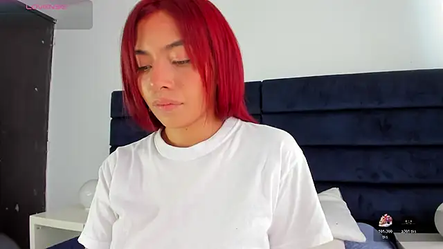 Snapshot of melanie_roux__ chatting on 02.10.26 melanie roux online show from 02.10.26