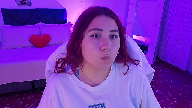 littlee red online show from 02.02.26