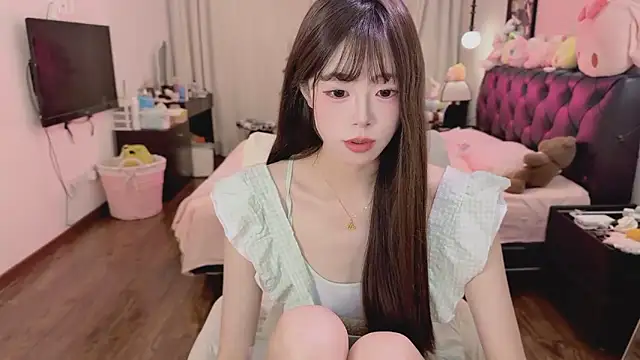 Onecutelittle online show from 05.08.26