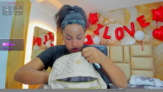 NahomiWalker  online show from 02.15.26