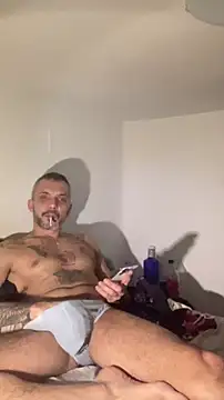 Snapshot of Italmanu85 chatting on 11.17.25 Italmanu85 online show from 11.17.25