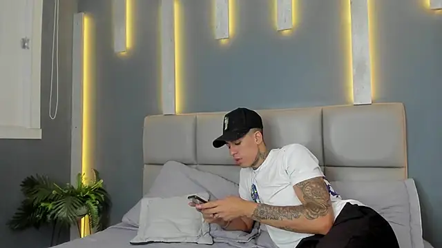 ArohomLester online show from 11.22.25