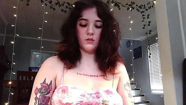 Trickylucy555 online show from 05.27.26