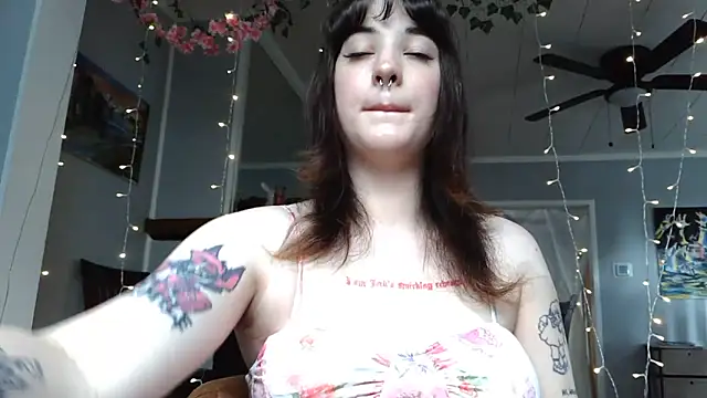 Trickylucy555 online show from 06.18.26