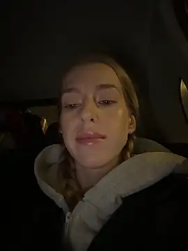 Snapshot of kira_mia chatting on 12.01.25 kira mia online show from 12.01.25