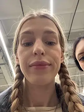 kira mia online show from 12.22.25