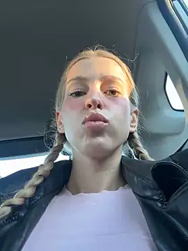 kira mia online show from 04.11.26