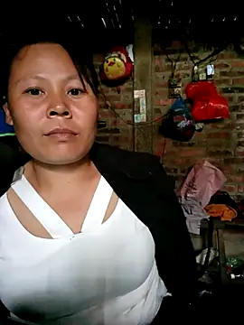 Snapshot of Lilian-n chatting on 10.20.25 Lilian-n online show from 10.20.25