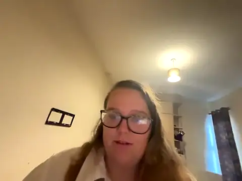 Snapshot of Scarletcum22 chatting on 11.01.25 Scarletcum22 online show from 11.01.25