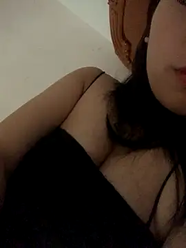 Snapshot of italy-12 chatting on 10.21.25 italy-12 online show from 10.21.25