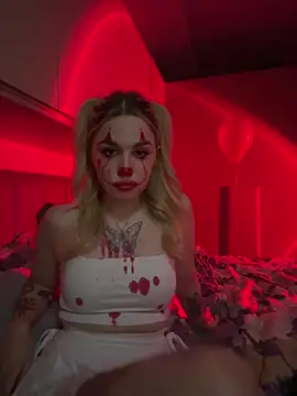 Snapshot of aeenicat chatting on 10.31.25 aeenicat online show from 10.31.25