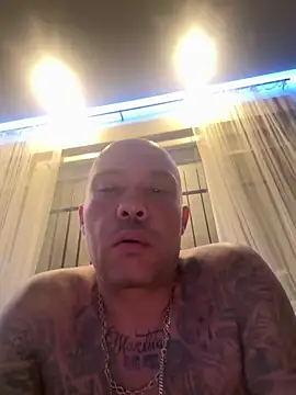 Snapshot of gitanoMad chatting on 10.26.25 gitanoMad online show from 10.26.25