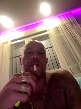 Snapshot of gitanoMad chatting on 10.27.25 gitanoMad online show from 10.27.25