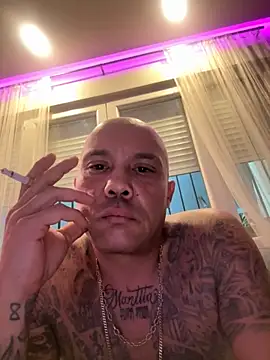 Snapshot of gitanoMad chatting on 11.19.25 gitanoMad online show from 11.19.25