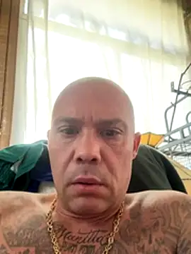 Snapshot of gitanoMad chatting on 11.20.25 gitanoMad online show from 11.20.25