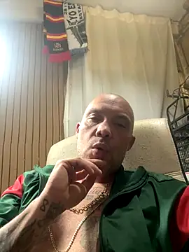 Snapshot of gitanoMad chatting on 11.22.25 gitanoMad online show from 11.22.25