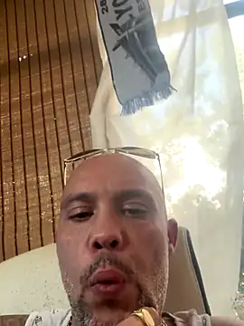 Snapshot of gitanoMad chatting on 11.29.25 gitanoMad online show from 11.29.25