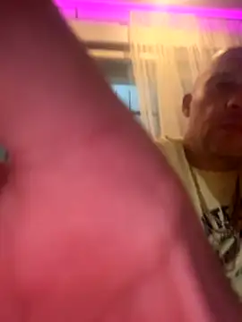 Snapshot of gitanoMad chatting on 12.21.25 gitanoMad online show from 12.21.25