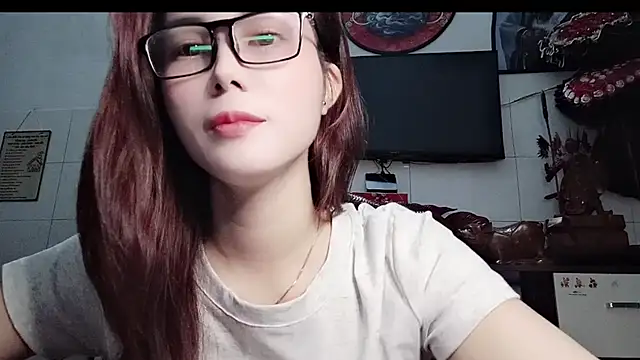 Snapshot of Family-Lovee chatting on 04.23.26 Family-Lovee online show from 04.23.26