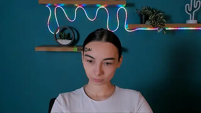 kira light   online show from 10.21.25