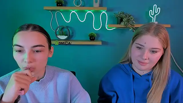 kira light   online show from 10.22.25