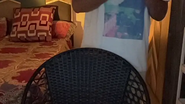 Snapshot of MakeMeAwareAah chatting on 10.23.25 MakeMeAwareAah online show from 10.23.25