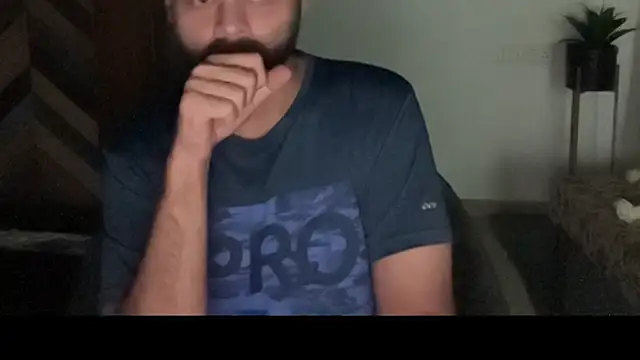 Snapshot of MakeMeAwareAah chatting on 11.28.25 MakeMeAwareAah online show from 11.28.25