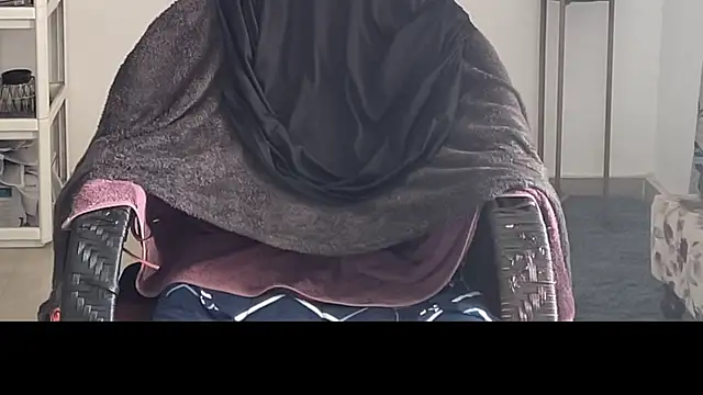 Snapshot of MakeMeAwareAah chatting on 12.03.25 MakeMeAwareAah online show from 12.03.25