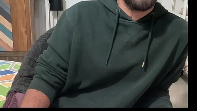 Snapshot of MakeMeAwareAah chatting on 12.17.25 MakeMeAwareAah online show from 12.17.25