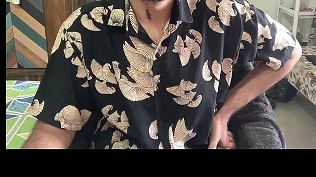 Snapshot of MakeMeAwareAah chatting on 12.18.25 MakeMeAwareAah online show from 12.18.25