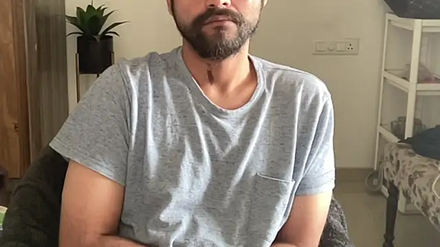 Snapshot of MakeMeAwareAah chatting on 12.21.25 MakeMeAwareAah online show from 12.21.25