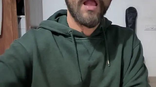 Snapshot of MakeMeAwareAah chatting on 01.11.26 MakeMeAwareAah online show from 01.11.26