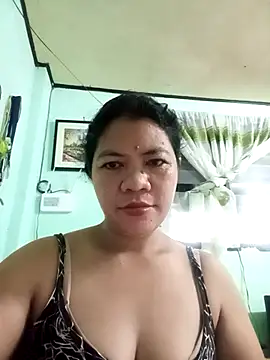 Snapshot of Yummymarie09 chatting on 10.30.25 Yummymarie09 online show from 10.30.25