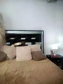 Snapshot of AmberBlazzee chatting on 10.21.25 AmberBlazzee online show from 10.21.25