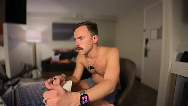 Snapshot of bobbyatx chatting on 12.03.25 bobbyatx online show from 12.03.25