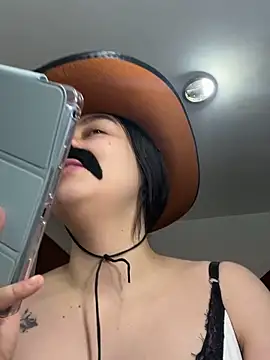 Selena Roa online show from 10.31.25