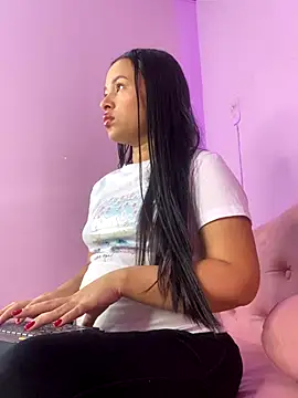 PaulaCruz01 online show from 10.29.25