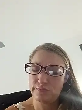 creamylittlecupcake online show from 10.23.25