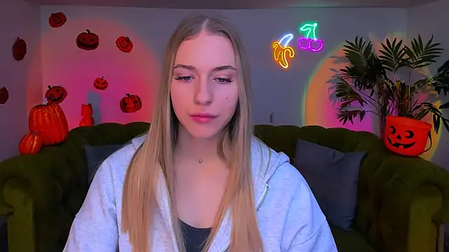 sassy cutie online show from 11.11.25