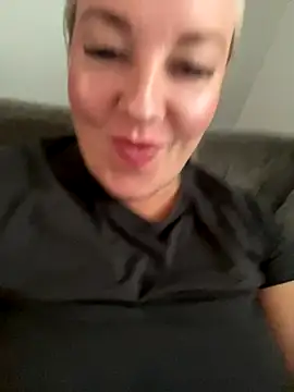 Snapshot of Jenna-LeeXX chatting on 11.08.25 Jenna-LeeXX online show from 11.08.25