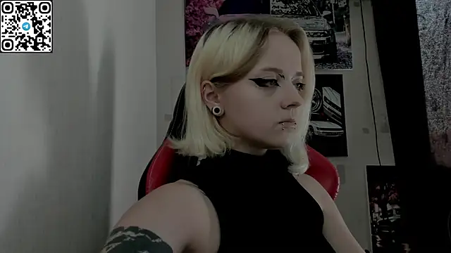 Holy Mistress S online show from 07.18.26