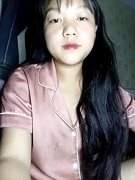 Quynhsumon online show from 03.17.26