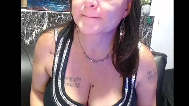 Snapshot of Debora_Cienfuegos25 chatting on 12.19.25 Debora Cienfuegos25 online show from 12.19.25