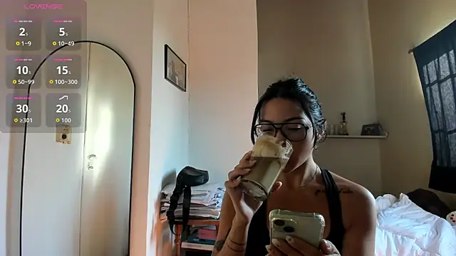 Snapshot of lucialuna chatting on 01.14.26 lucialuna online show from 01.14.26