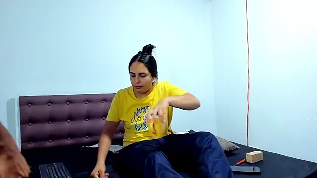 AshleyDeLuca  online show from 04.28.26